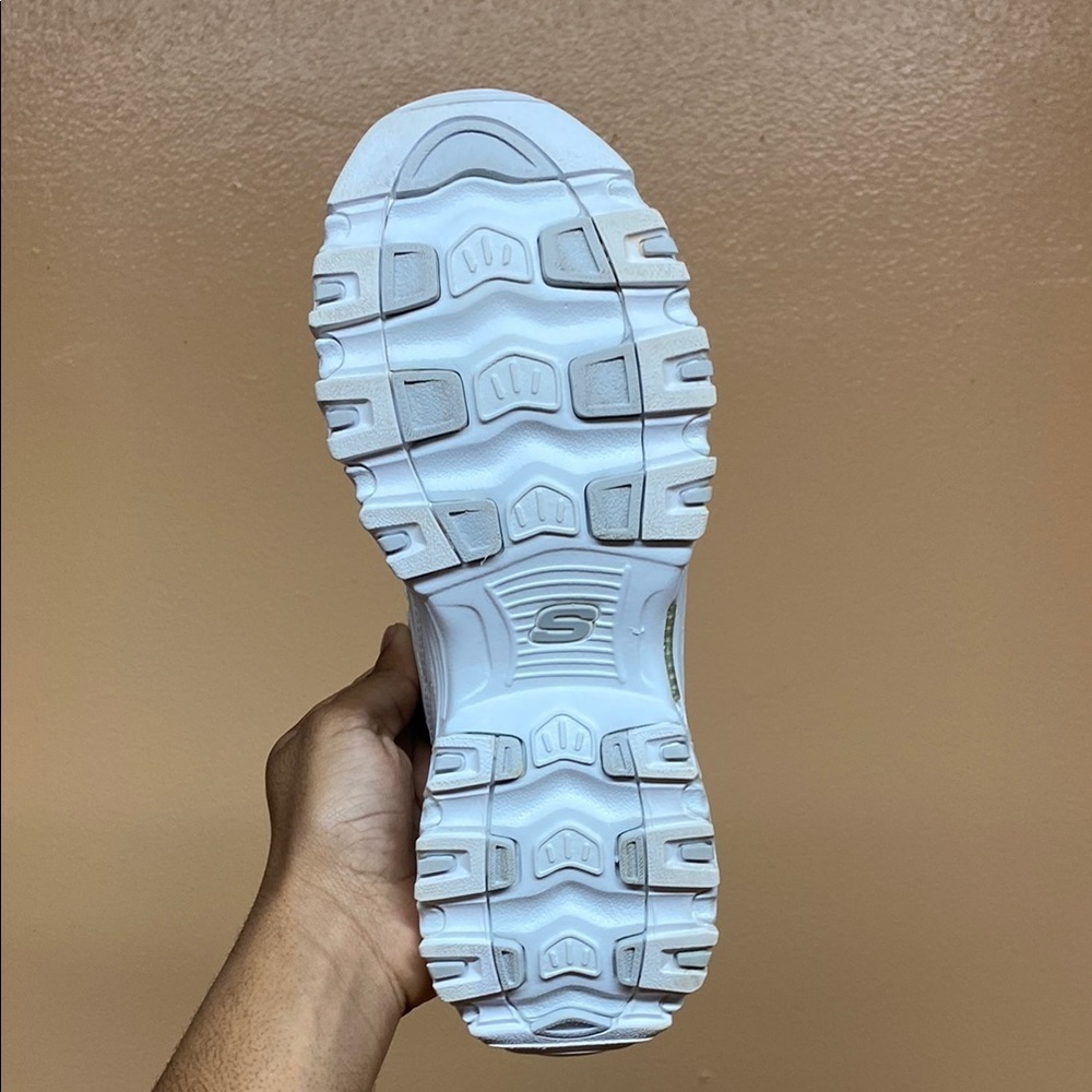 Skechers D’Lites White Cream Silver Sneakers - Picture 13 of 16